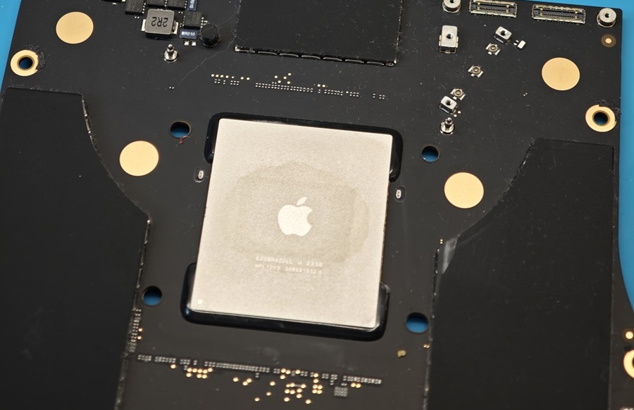 Чистка и замена термопасты на MacBook Pro 14 M3 Pro [A2992]